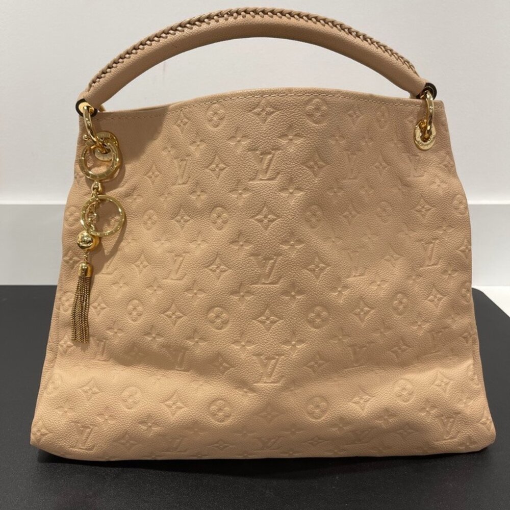 Louis Vuitton Artsy MM  in Monogram Empreinte Leather (JB1133)
